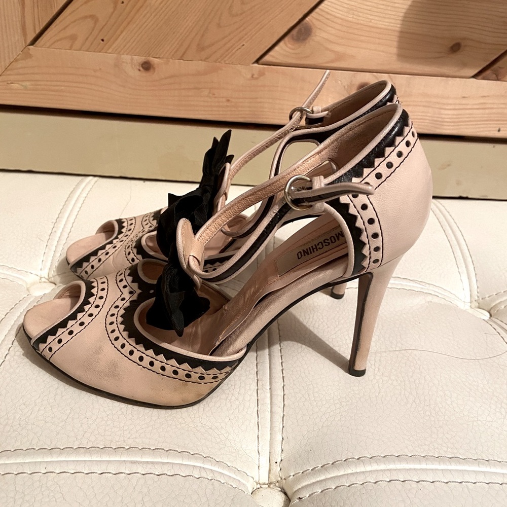 Moschino Peep Toe Bow Pump